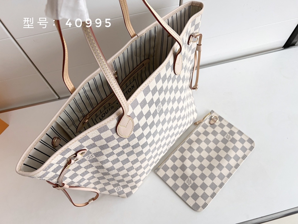 ルイヴィトンバッグ背面デザイン